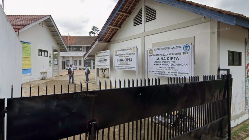 Gerbang sekolah SMK Guna Cipta Sumedang