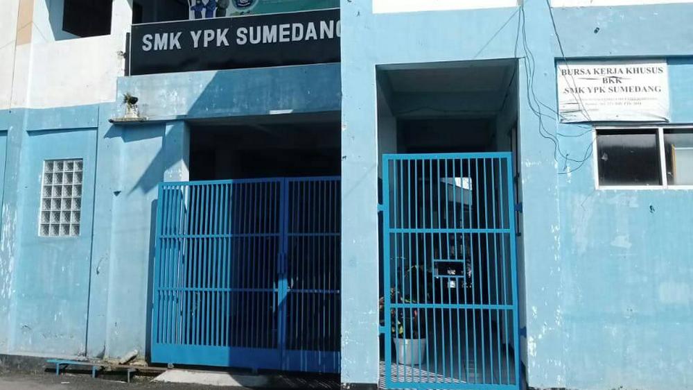 Gerbang sekolah SMK YPK Sumedang