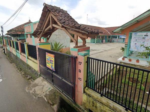 Gerbang sekolah SD Negeri Sukasari