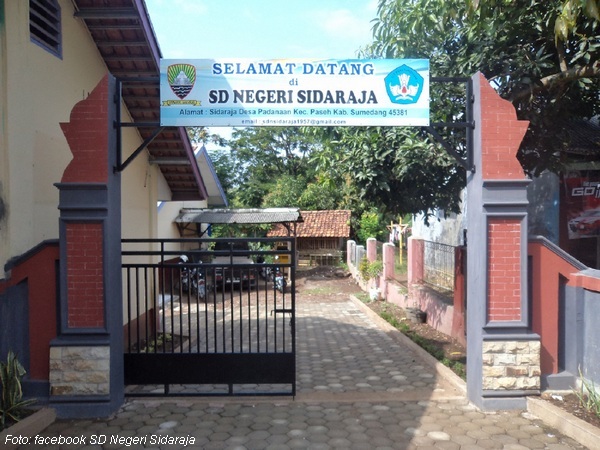 Gerbang sekolah SD Negeri Sidaraja