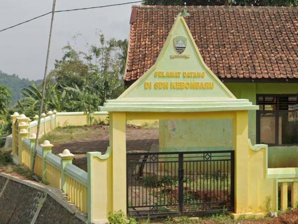 Gerbang sekolah SD Negeri Kebonbaru