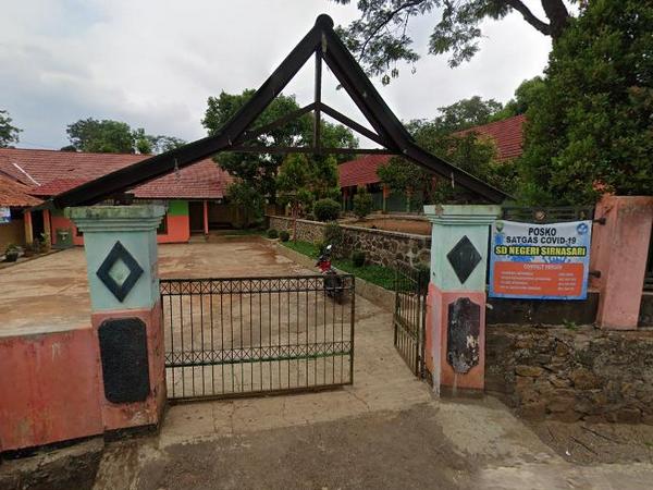 Gerbang sekolah SD Negeri Sirnasari