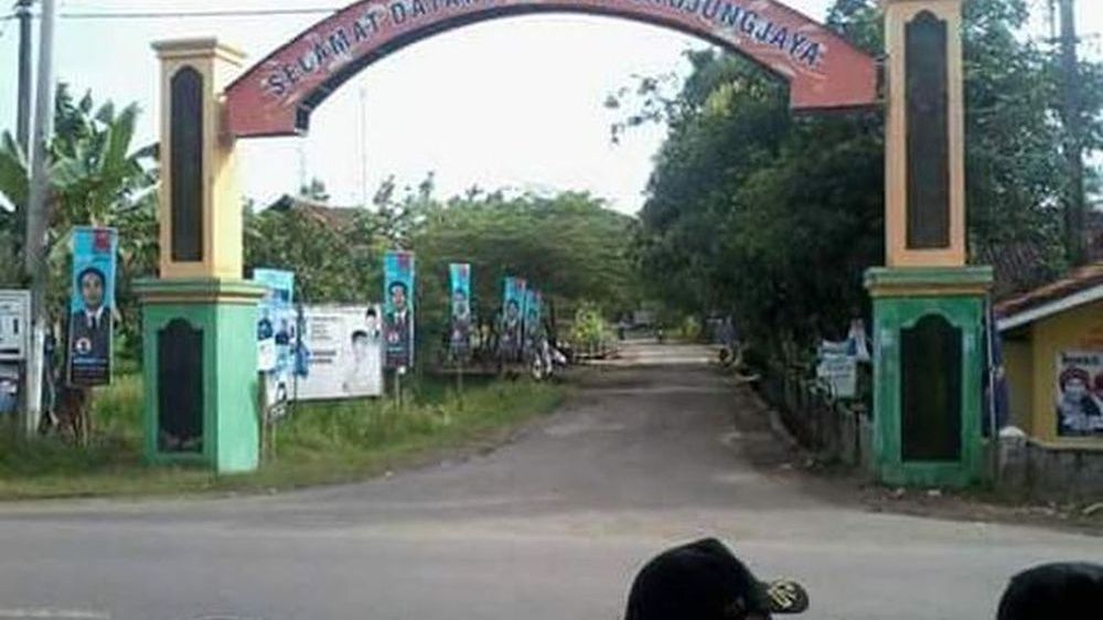 Gerbang Desa Ujungjaya (foto: Desa Ujungjaya)