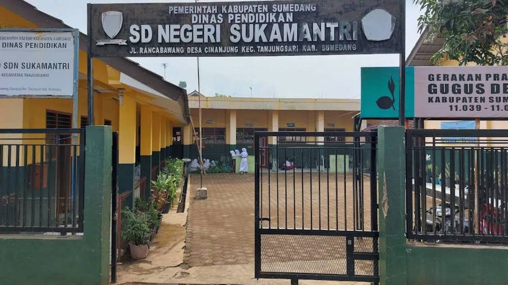 Gerbang SD Negeri Sukamantri Kecamatan Tanjungsari