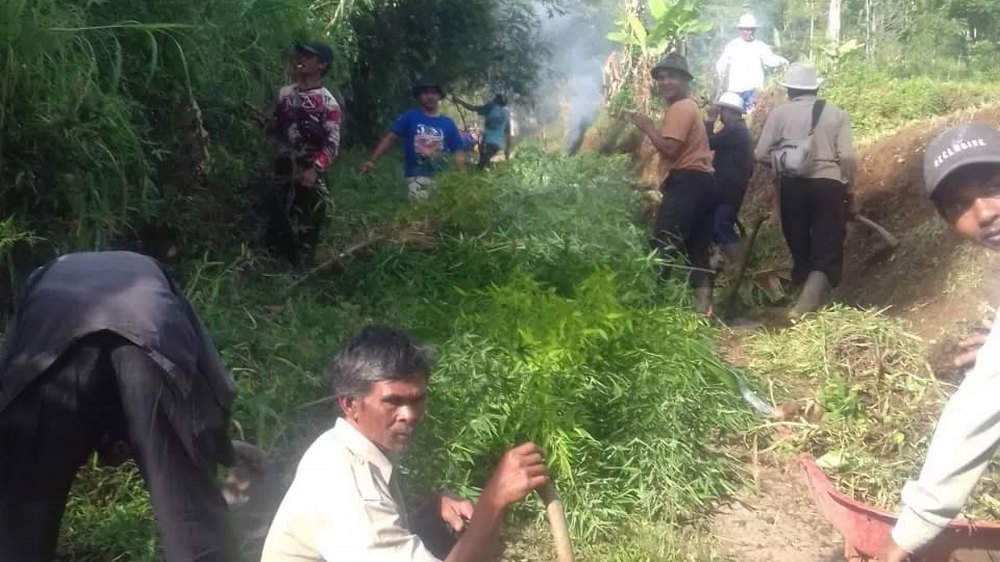 Gotong royong Kampung Cilame Desa Cibunar