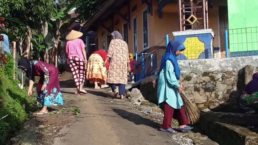 Gotong royong Kampung Pasirbarung Desa Cibunar