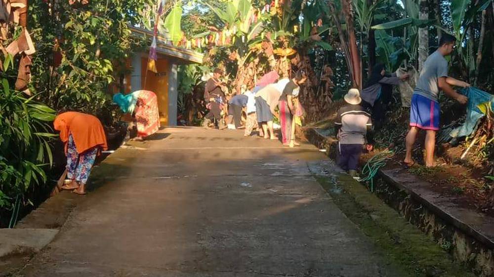 Gotong royong Kampung Pasirmalang Desa Cibunar
