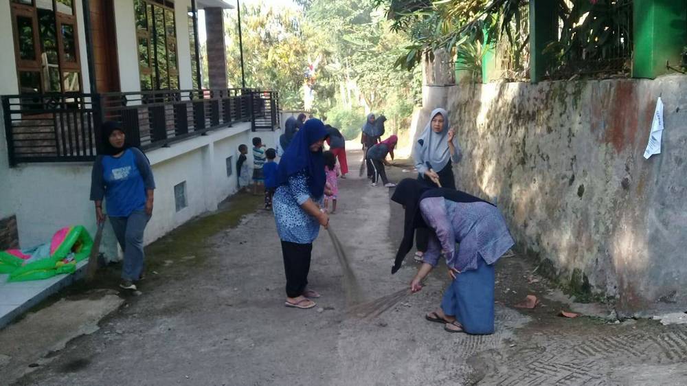 Gotong royong Kampung Garawangi Desa Cibunar