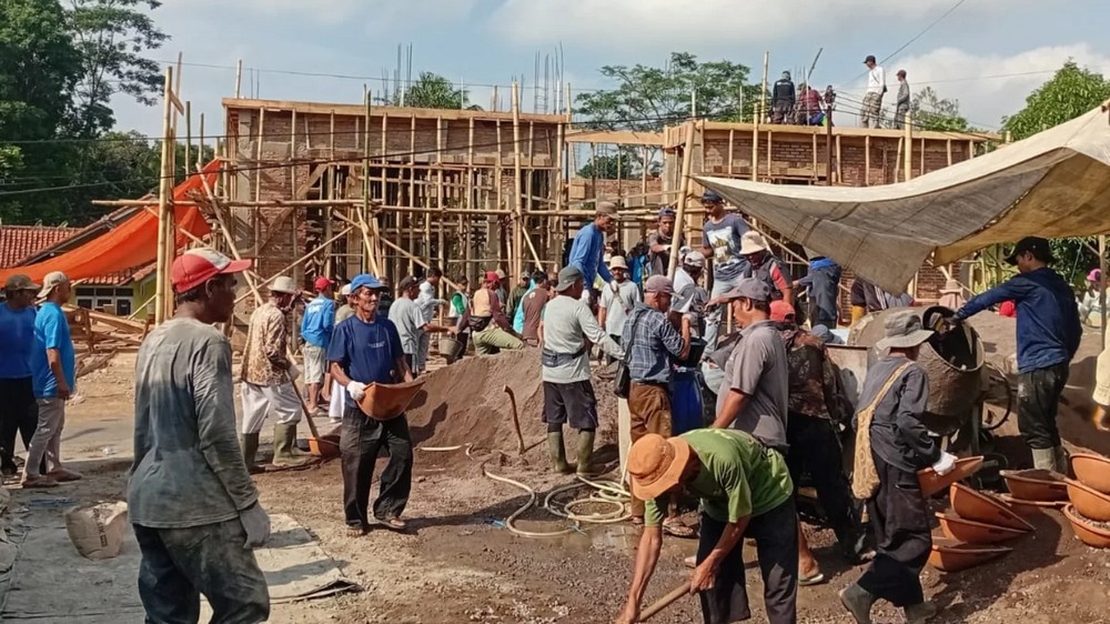 Gotong royong Kampung Godobos Desa Bongkok