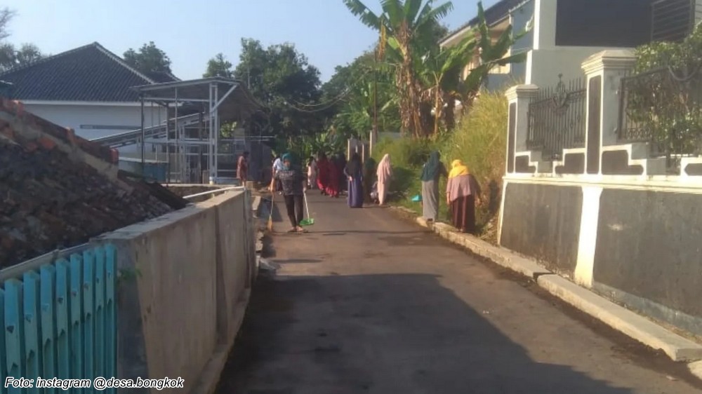 Gotong royong Kampung Bakanjati Kidul Desa Bongkok
