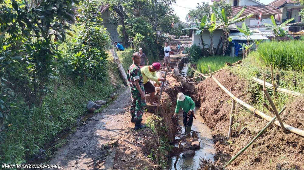 Gotong toyong Kampung Cipaku Desa Pangadegan
