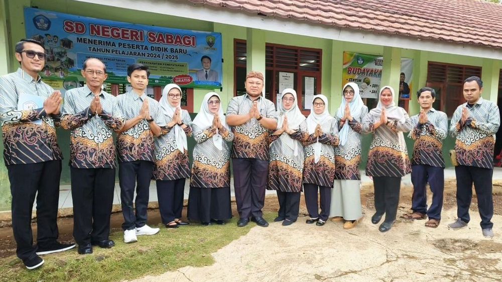 Guru pengajar SD Negeri Sabagi Sumedang Selatan