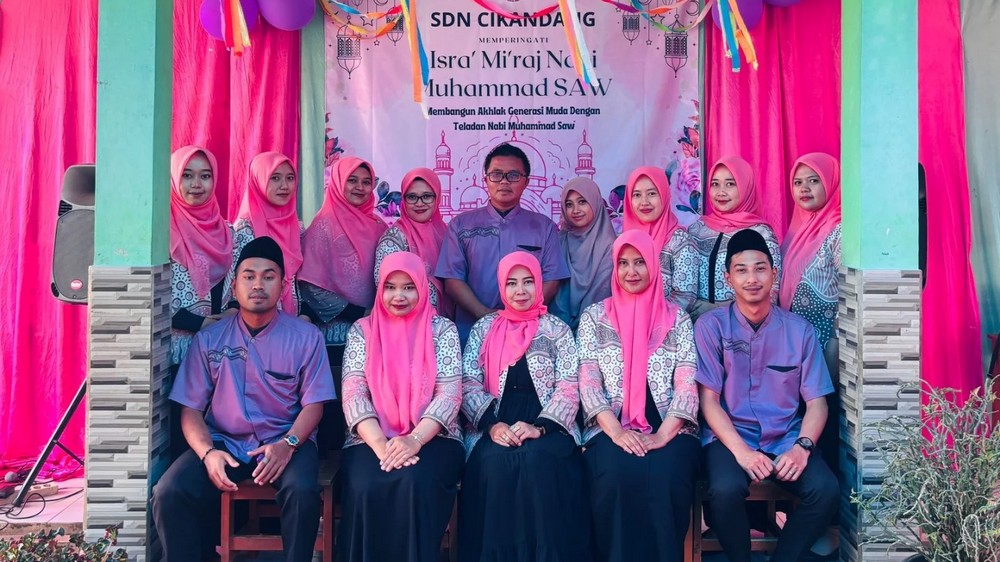 Guru pengajar SD Negeri Cikandang Kecamatan Tanjungsari