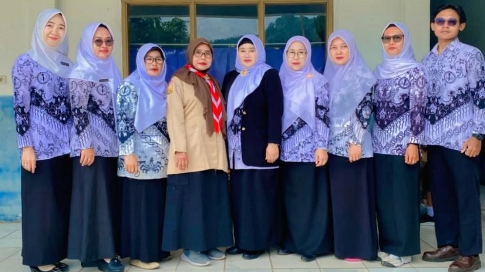 Guru pengajar SD Negeri Sukahayu Kecamatan Rancakalong