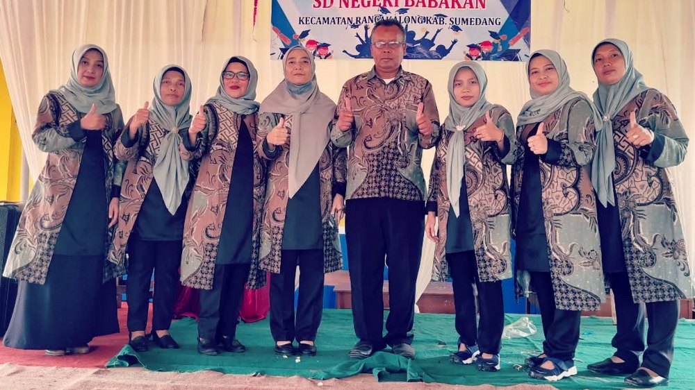 Guru pengajar SD Negeri Babakan Kecamatan Rancakalong