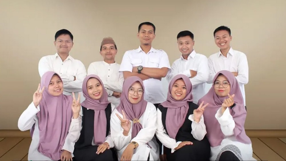 Guru pengajar SMP Islam Sunan Ampel Cimanggung