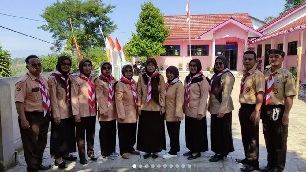 Guru pengajar SD Negeri Sukawangi Kecamatan Pamulihan