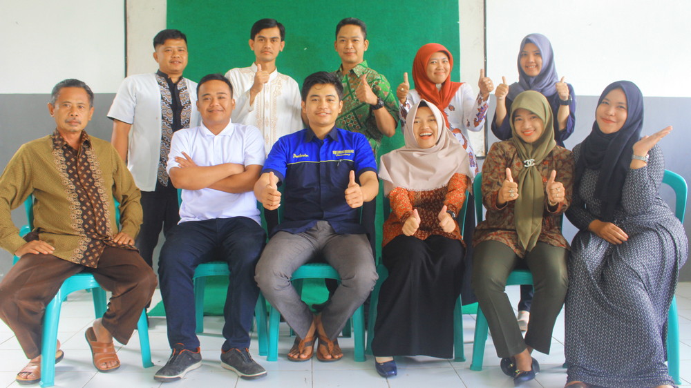 Guru pengajar SMK Teknologi Intisabi