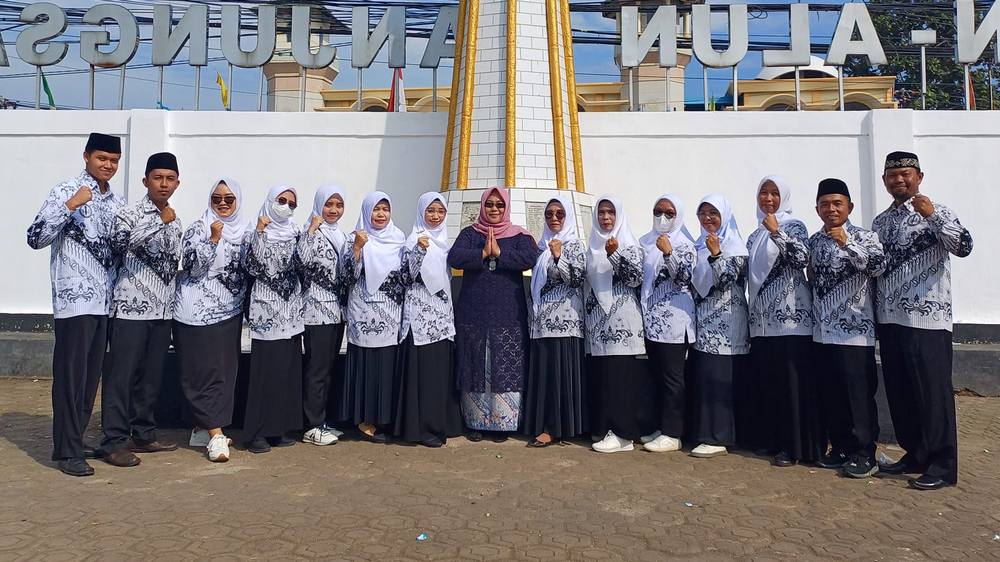 Guru pengajar SD Negeri Gudang II Kecamatan Tanjungsari