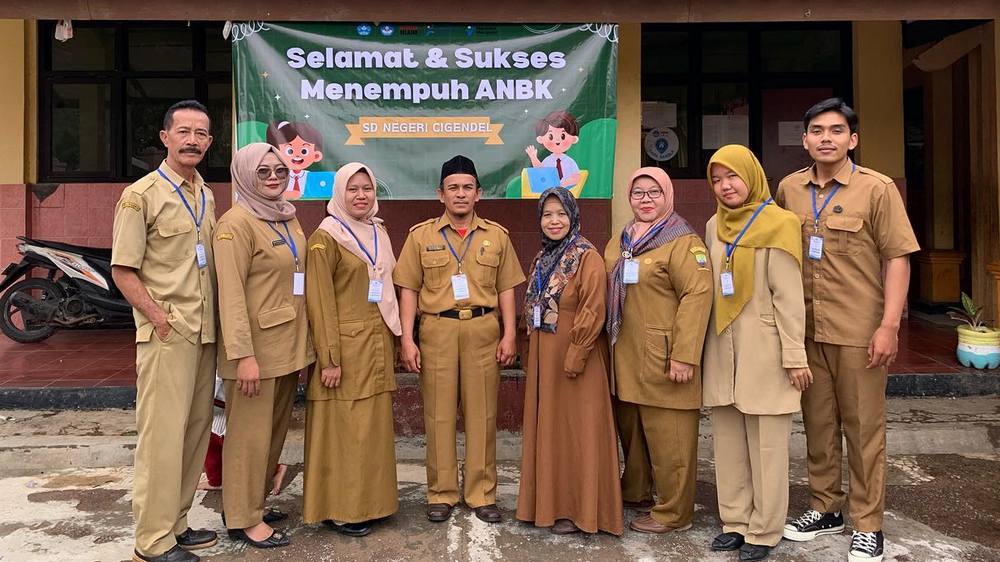 Guru pengajar SD Negeri Cigendel Kecamatan Pamulihan