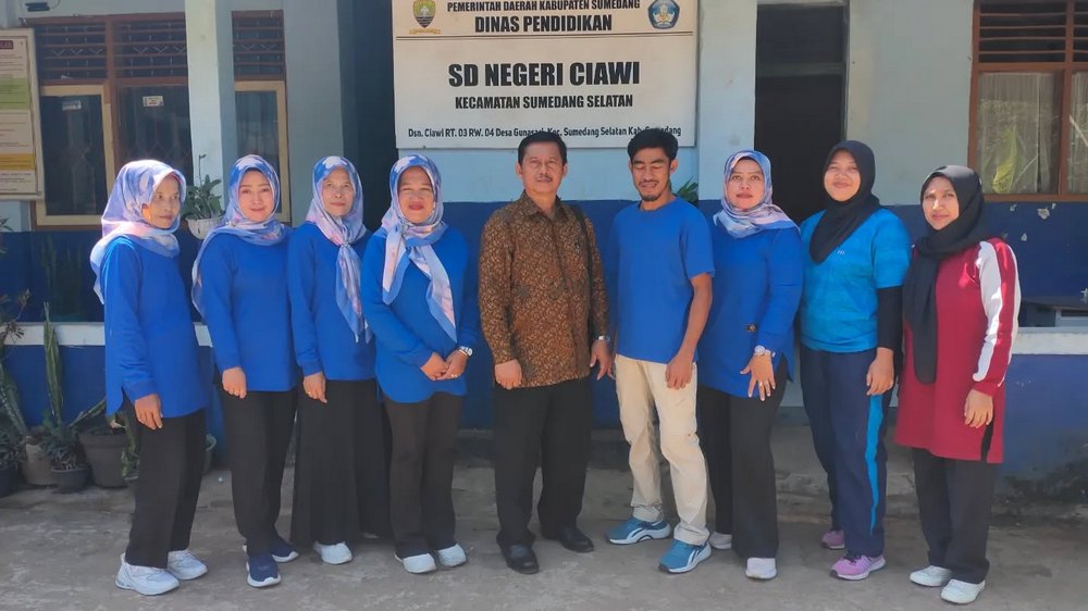 Guru pengajar SD Negeri Ciawi Sumedang Selatan