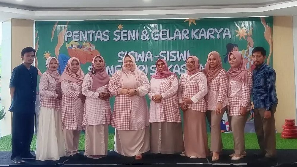 Guru pengajar di SD Negeri Sukasirna I Sumedang Selatan