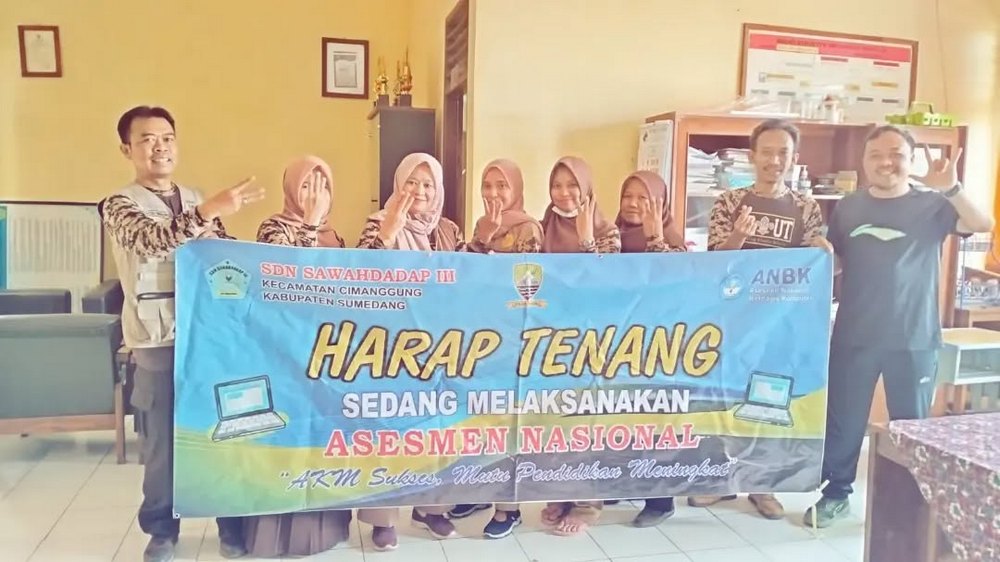 Guru pengajar SD Negeri Sawahdadap III Kecamatan Cimanggung