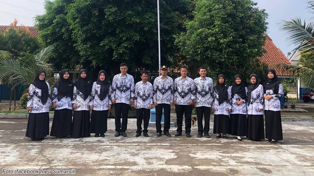 Guru pengajar SD Negeri Margamukti Kecamatan Cimalaka