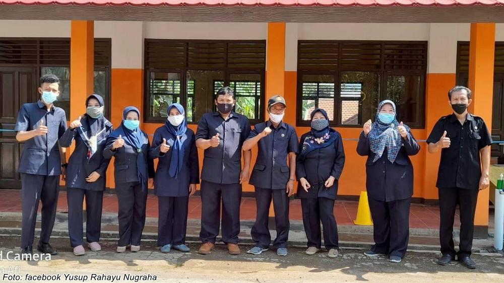 Guru pengajar di SD Negeri Sukawening Sumedang Utara