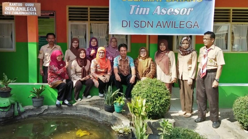 Guru pengajar SD Negeri Awilega Tanjungkerta