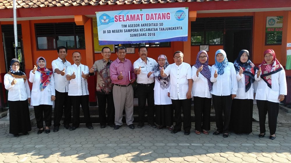 Guru pengajar SD Negeri Sampora Tanjungkerta