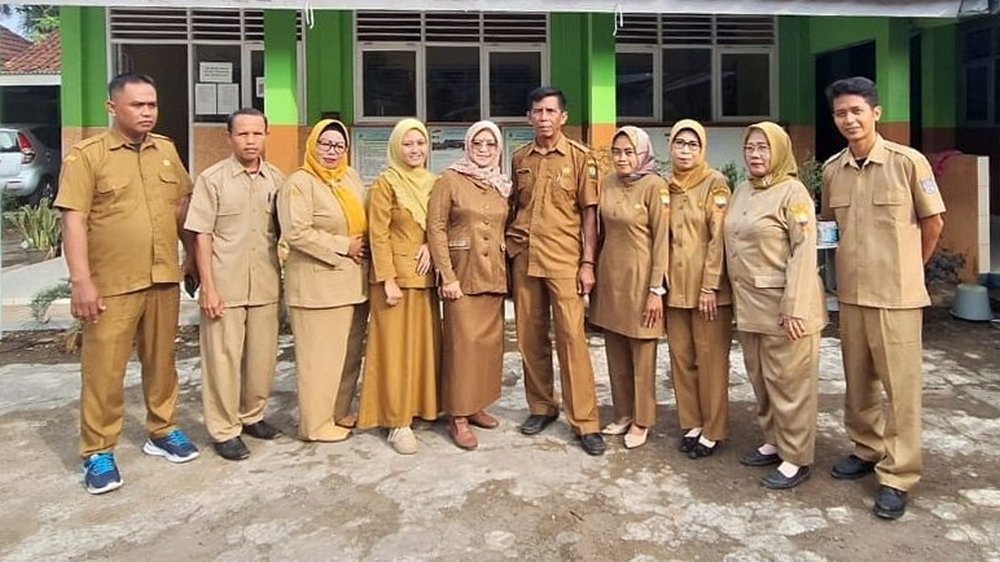 Guru pengajar SD Negeri Kertamulya Tanjungkerta