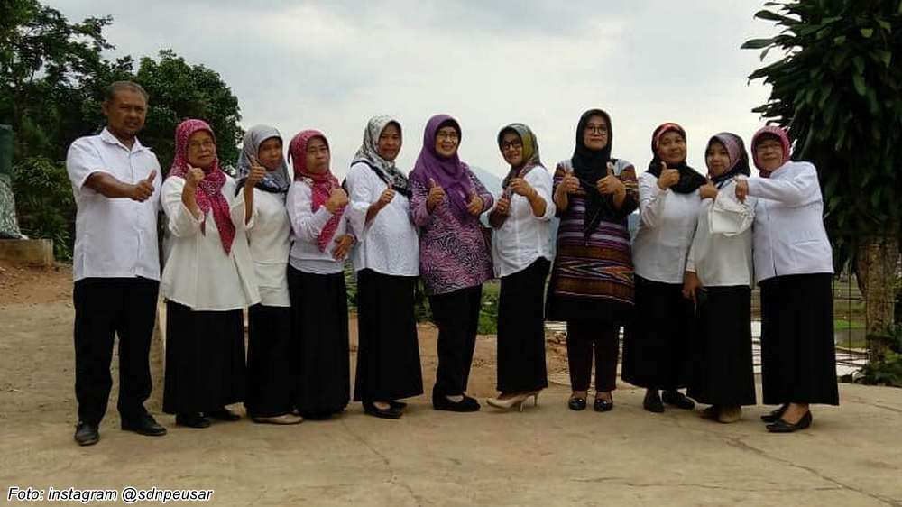 Guru pengajar SD Negeri Peusar, Sumedang Selatan