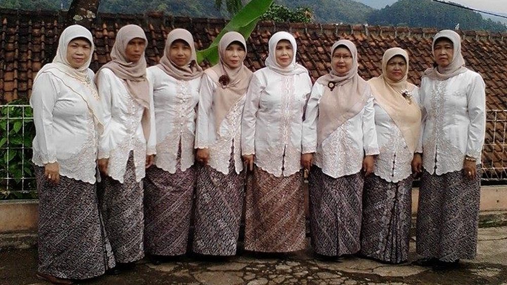Guru pengajar SD Negeri Tenjonagara Sumedang Selatan