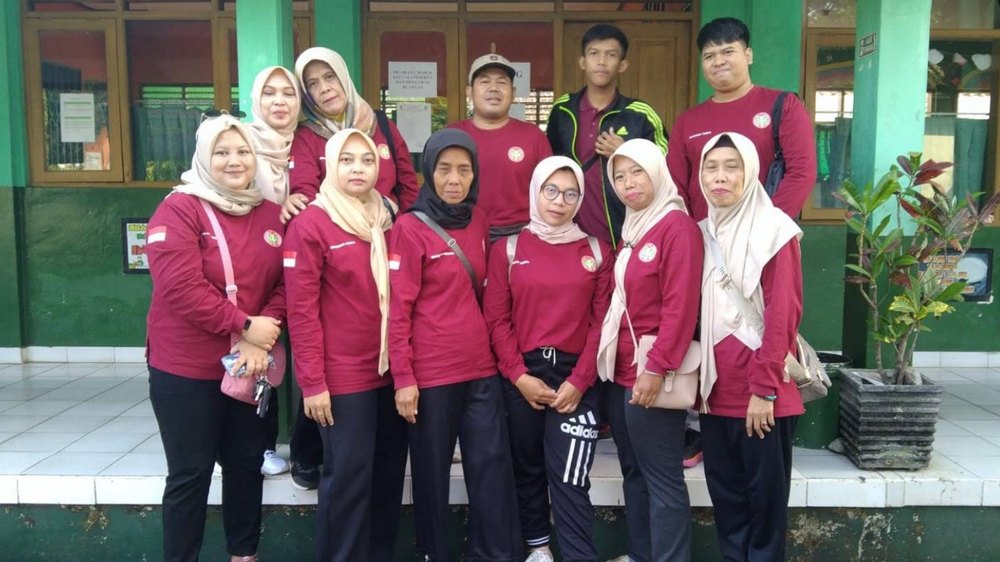 Guru pengajar SD Negeri Cisalak IV Kecamatan Cisarua