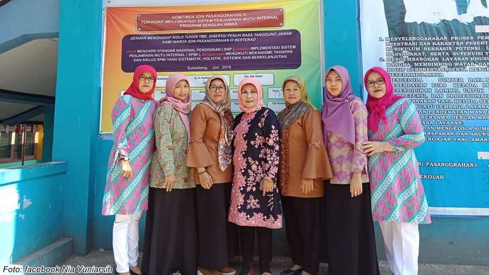 Guru pengajar di SD Negeri Pasanggrahan III Sumedang Selatan