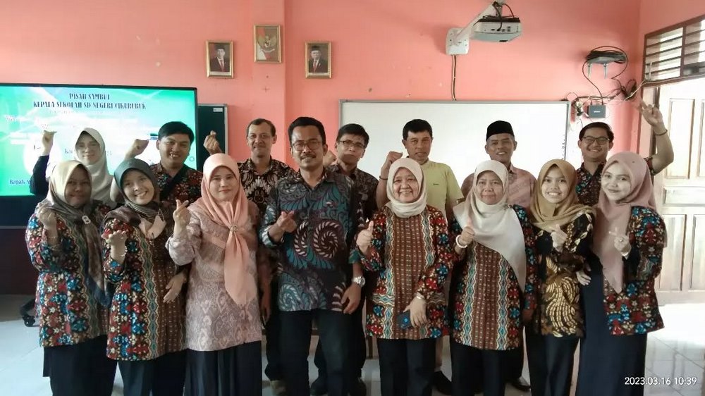Guru pengajar SD Negeri Cisalak II Kecamatan Cisarua