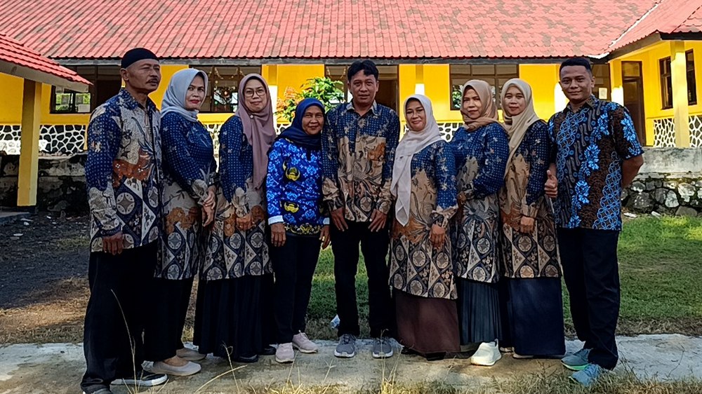 Guru pengajar SD Negeri Citaleus II Kecamatan Buahdua