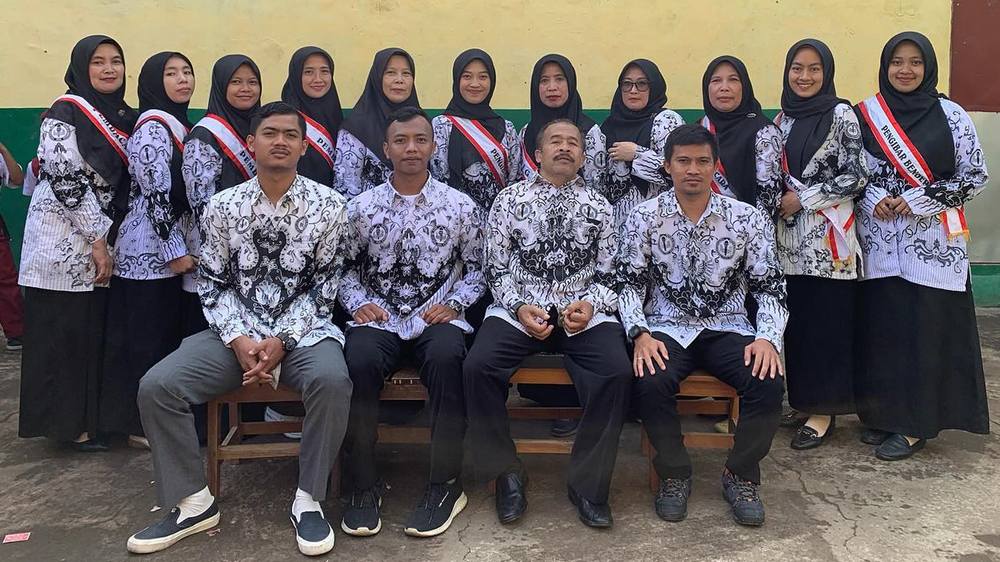 Guru pengajar SD Negeri Bunter I Kecamatan Cimanggung