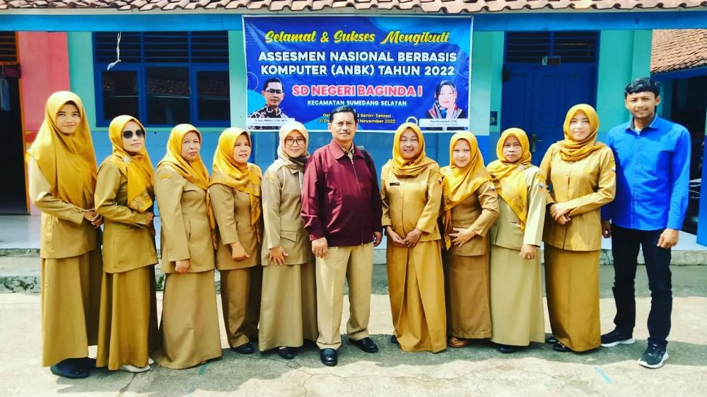 Guru pengajar SD Negeri Baginda I Kecamatan Sumedang Selatan