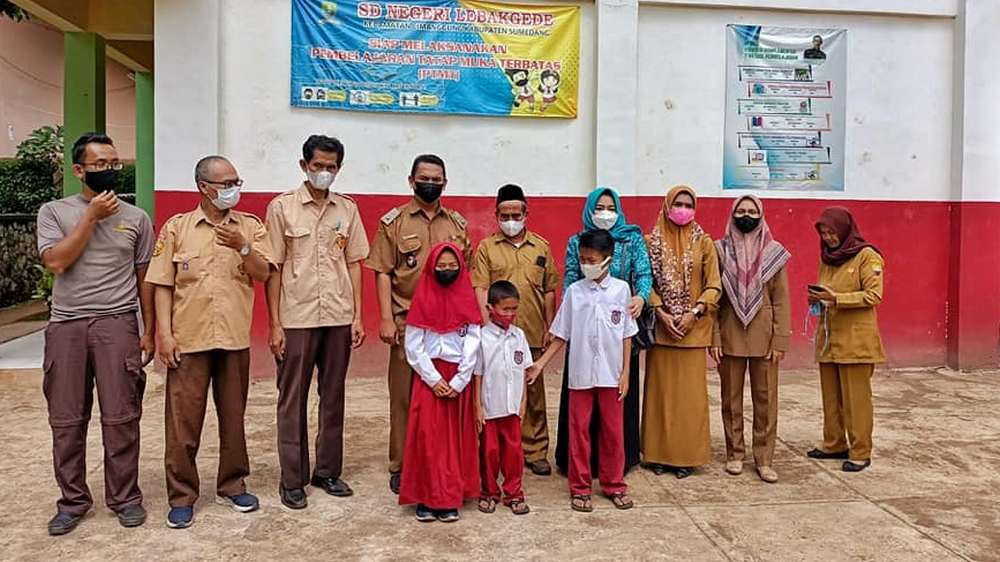 Guru pengajar SD Negeri Lebakgede Kecamatan Cimanggung