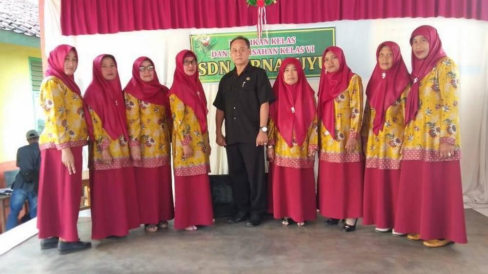 Guru pengajar di SD Negeri Sirnaluyu Kecamatan Rancakalong