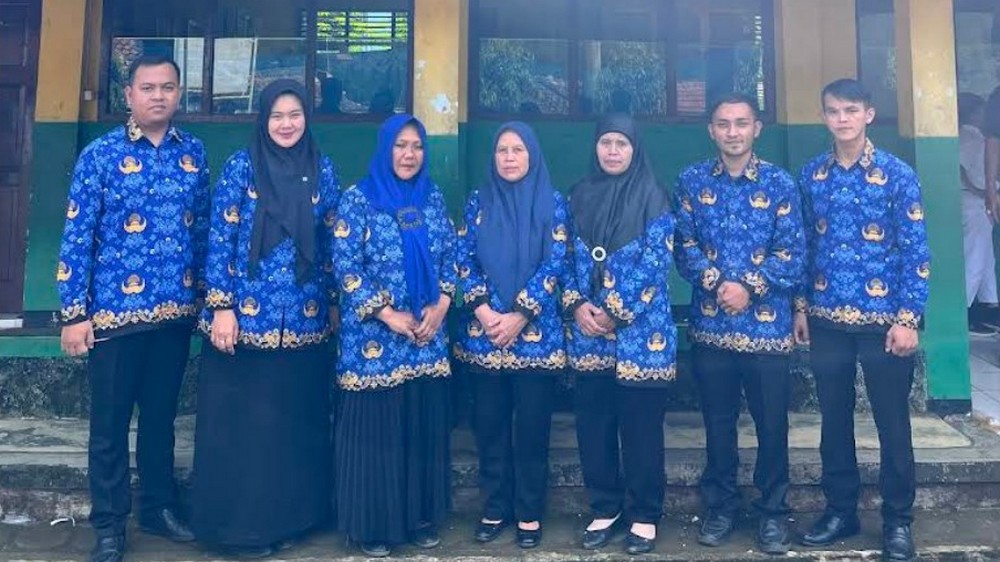 Guru pengajar SD Negeri Cibungur Kecamatan Rancakalong