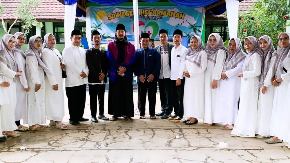 Guru pengajar SD Negeri Hegarmanah Kecamatan Tanjungsari