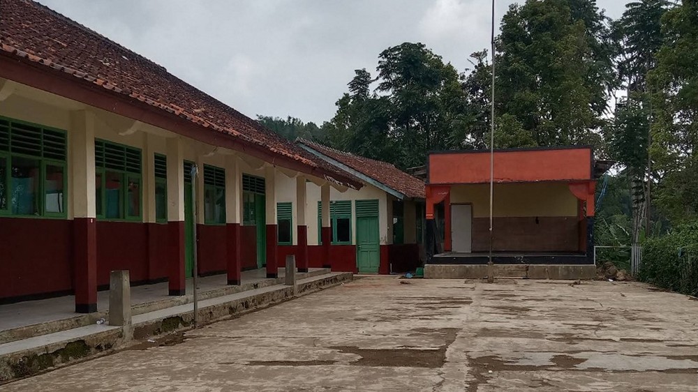 Lingkungan sekolah SD Negeri Sirnaluyu Kecamatan Rancakalong
