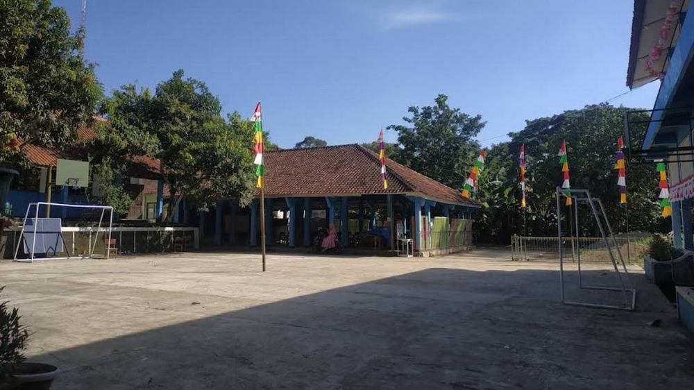 Halaman MA Asyrofuddin Cipicung Conggeang