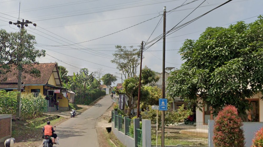 Akses jalan Kampung Citulampa Desa Margajaya