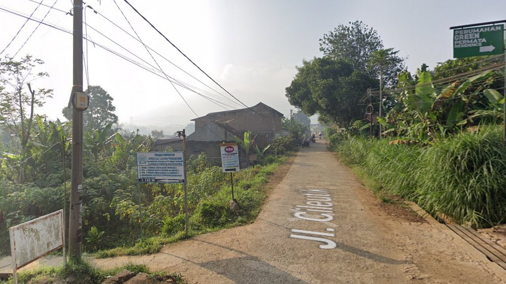Akses jalan Kampung Cileutik Desa Gunungmanik