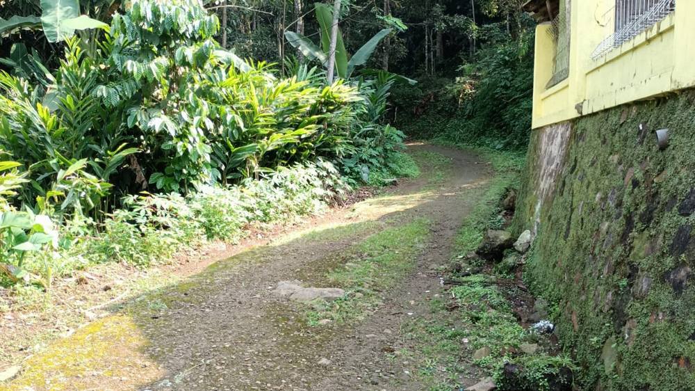Akses jalan Kampung Nagrog bagian utara