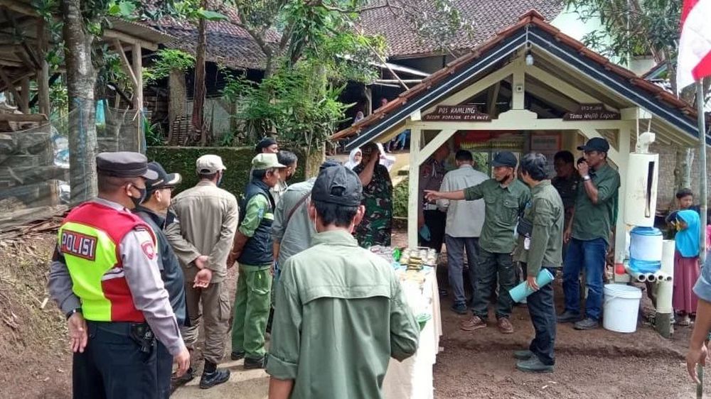 Kegiatan masyarakat Kampung Popojok Desa Cibungur